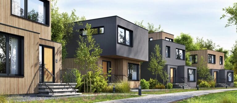 Moderne Reihenhäuser - Mooswand und Holzfassade