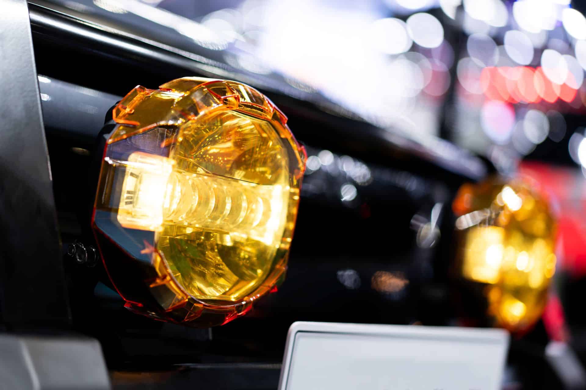 Gelber LED-Zusatzscheinwerfer Lkw Nahaufnahme